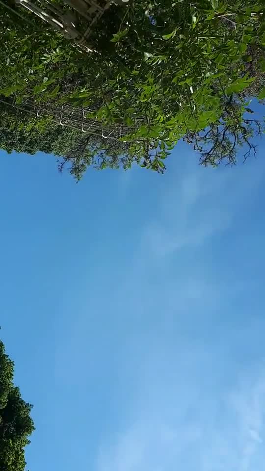 Himmel in Berlin am 18. Mai 2022 so 13:45 Uhr