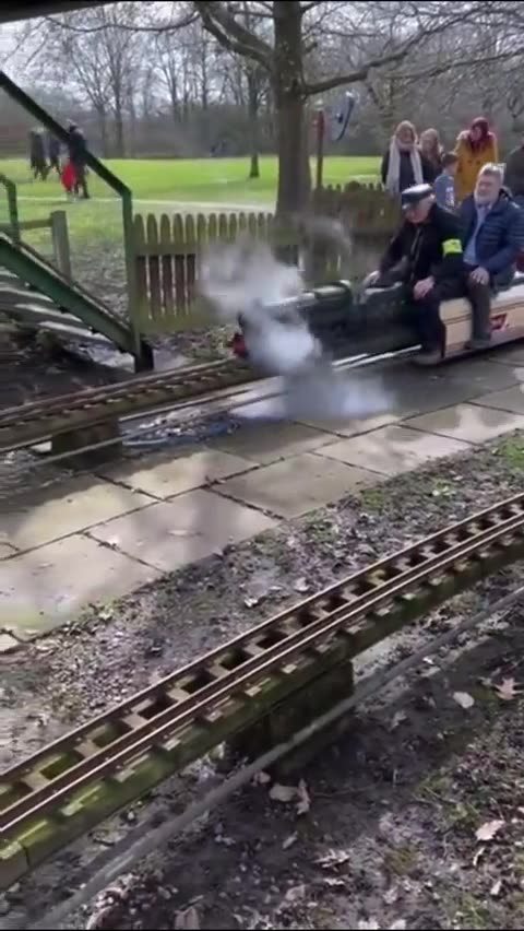 ΑΛΛΟΥ ΕΧΟΥΝ Κ ΤΕΤΟΙΑ ΤΡΕΝΑ