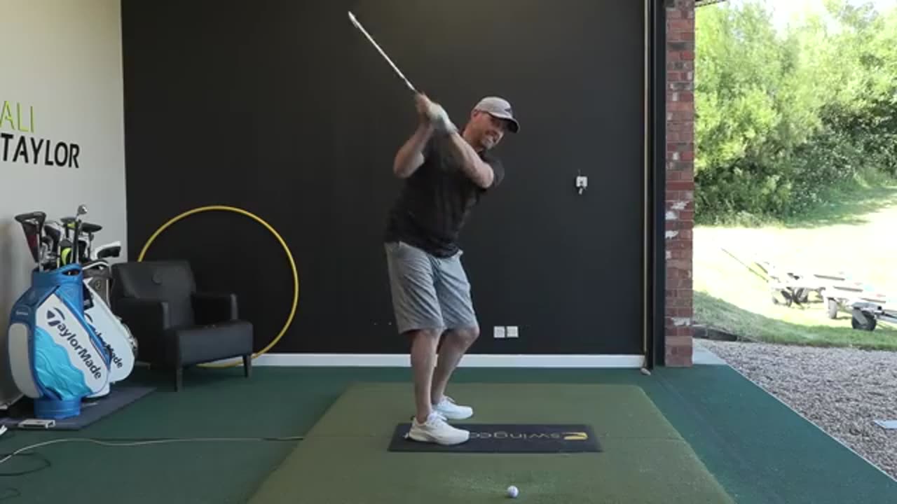 How Should You TURN Your Shoulders In The Golf Swing