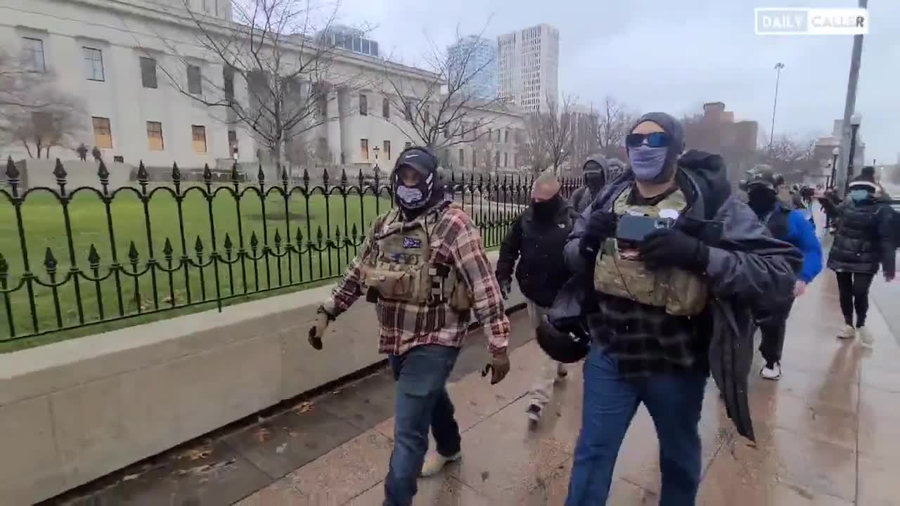 Armed Trump supporters head for U.S