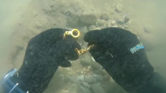 Diving more than 30 grams of gold necklace