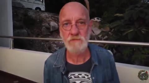 Aussie sounding the alarm on social media, ran for his life!
