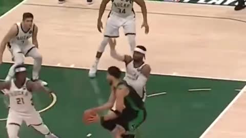 Jayson Tatum’s RIDICULOUS Circus Shot 🔥