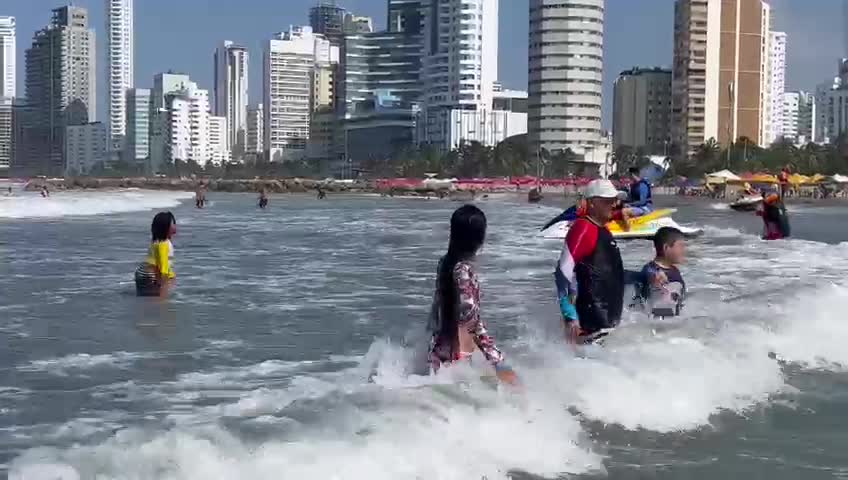 Motos acuáticas en playas de Cartagena: un peligro para los bañistas