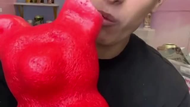 Giant Gummy Bear Freeze Dry!