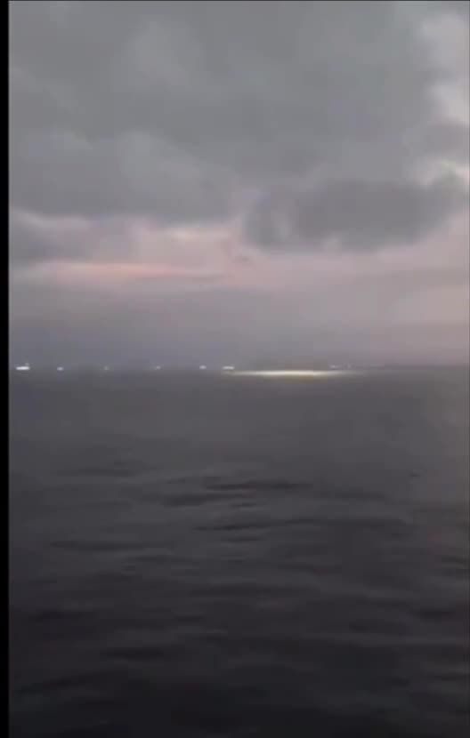 Saturday May 25,2024 workers on an oil platform witnessed a curious phenomenon