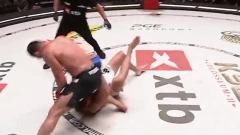 What a KO from Mamed Khalidov 😱 (via KSW_MMA_TW)What a KO from Mamed Khalidov 😱 (via KSW_MMA_TW)