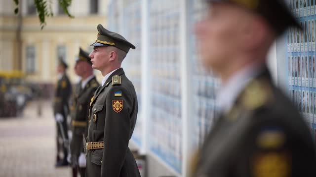 Ukraine: Zelensky honors fallen soldiers at memorial commemorating the Day of Defenders of Ukraine