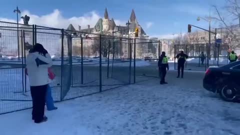 METAL FENCE GOES UP AROUND CANADA'S PARLIAMENT IN OTTAWA