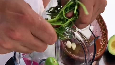 Cómo preparar la Salsa de Aguacate