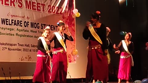 Mog cultural dance