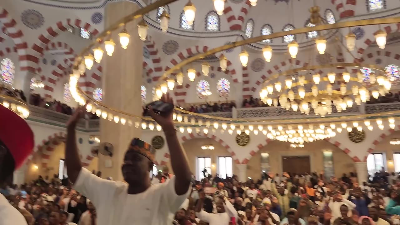 Thousands attend Mufti Menk's Friday Prayers