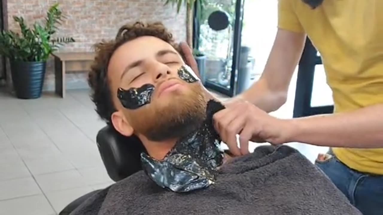 Man Has His Neck Hair Waxed