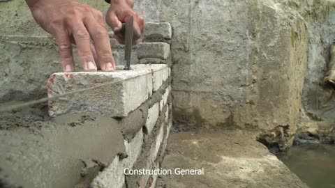 Blocking the flow of water to build small hydroelectricity with a screw turbine