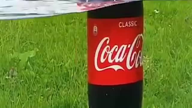 Coca Cola and Mentos Underwater