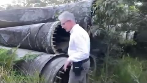 Alarming footage of the discarded remains of a wind farm in Queensland, Australia