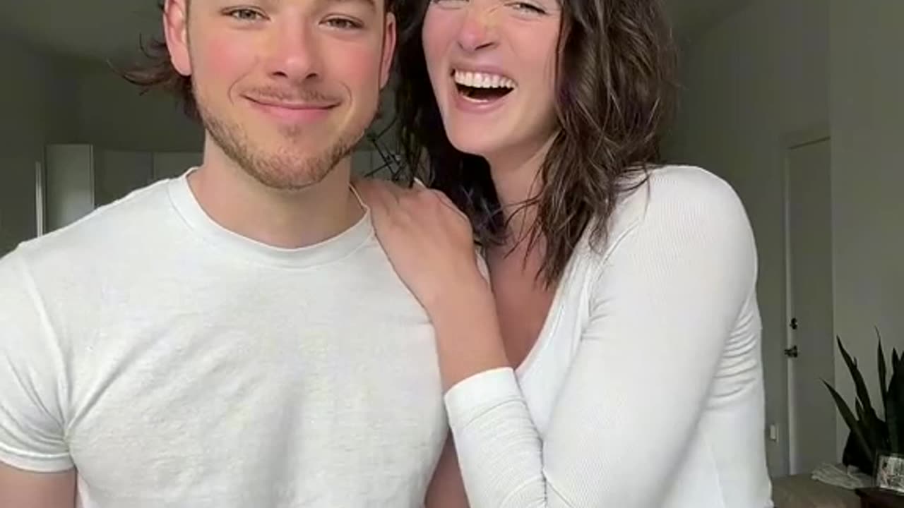 When beautiful girls have a little gay boyfriend