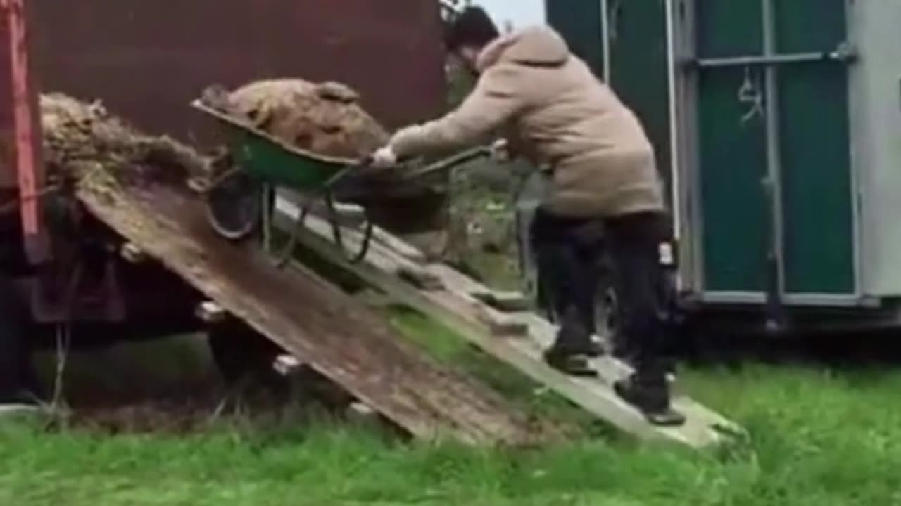 The end 😂😂😂 #funny #fails #viral #shorts #justlaughfolder