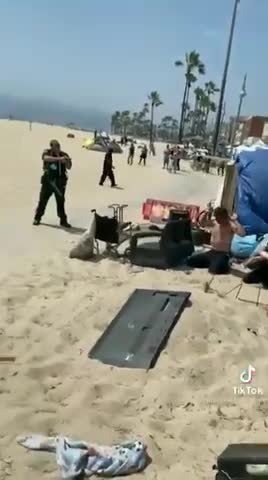 Cops bring assault rifles to evict the homeless off of Venice Beach