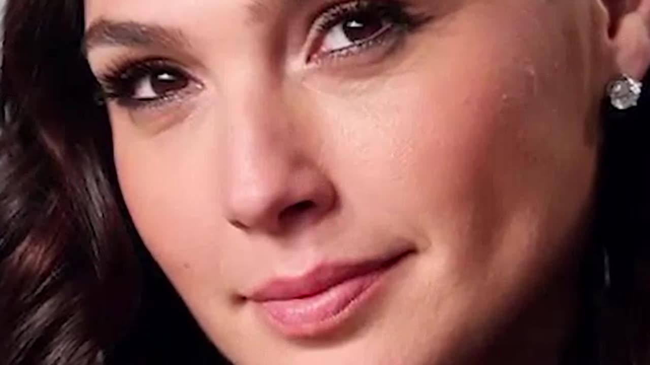 Uncovering the Hollywood Stars Who Have Flirted with Henry Cavill
