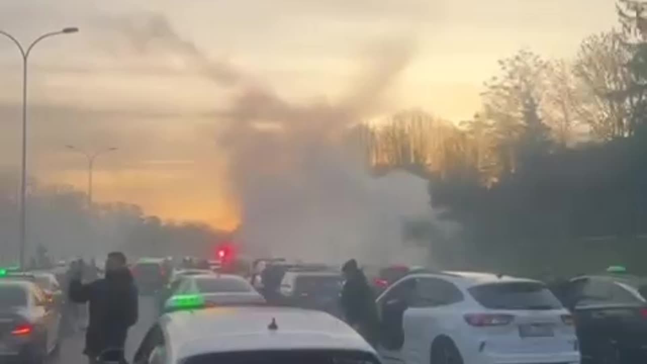 Taxi protests, The A13 highway towards Paris is blocked at Rocquencourt #shorts #france