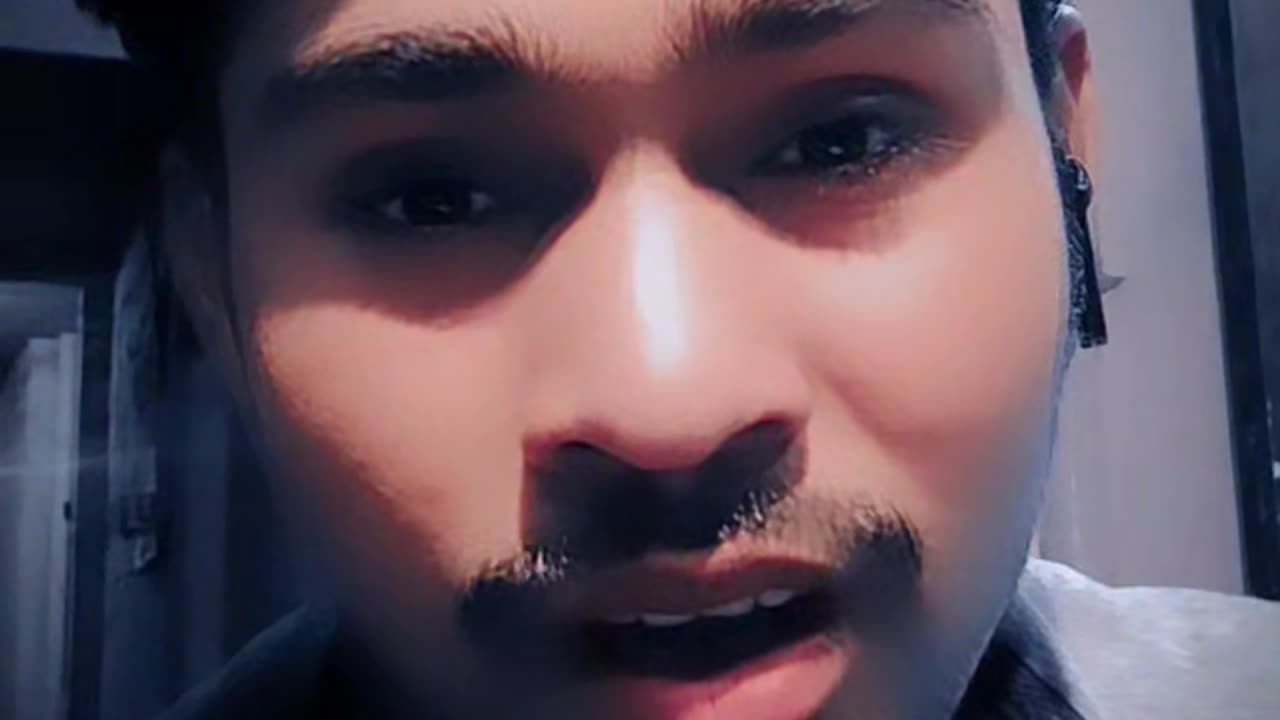 Muskurake jina sikha hai 😉😎🤟