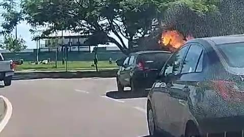 fogo destrói caminhão em Sinop 3