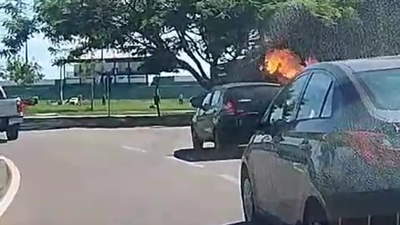 fogo destrói caminhão em Sinop 3