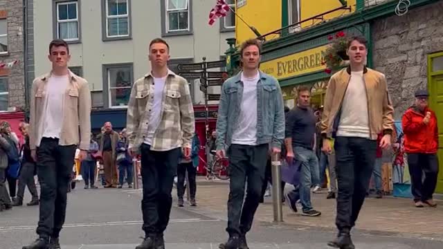 Cairde 🤝 clogging up the streets
