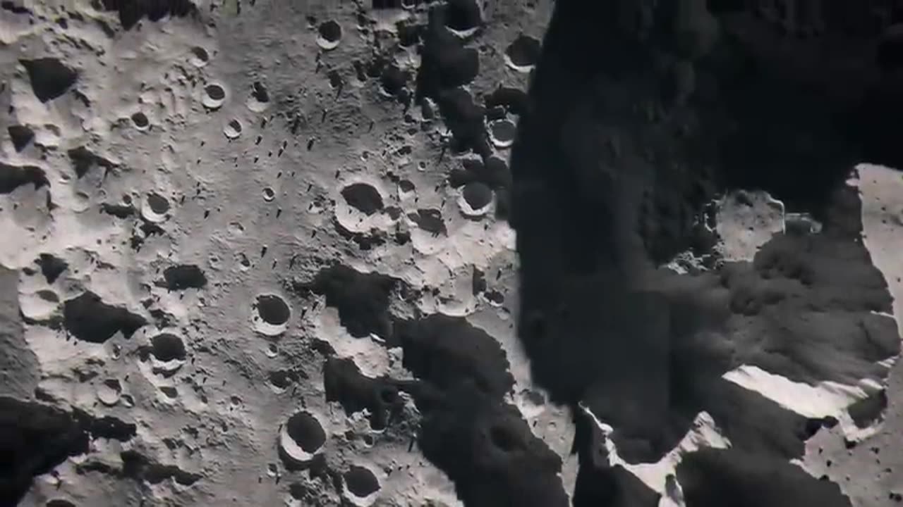 NASA_Spotted_Something_on_the_Moon_That_Shouldn’t_Be_There!