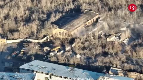 Russian weapons warehouse near Bakhmut HIT BY MISSILE - terrible explosion occurs