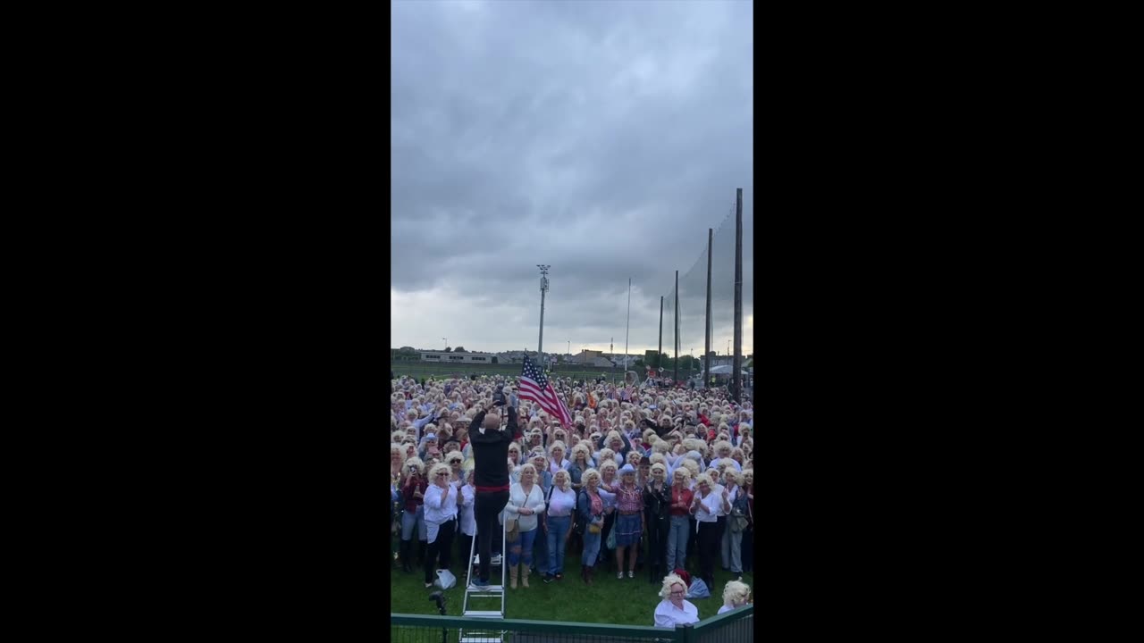 Dolly Parton impersonators gather by the hundreds for world record attempt in Ireland