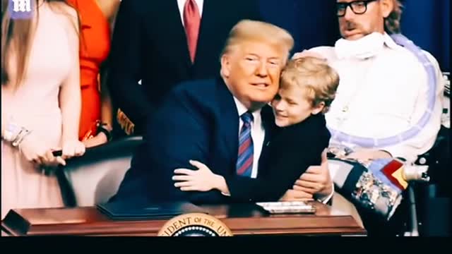 Cute Little Boy Tried Hugging Trump on Live!