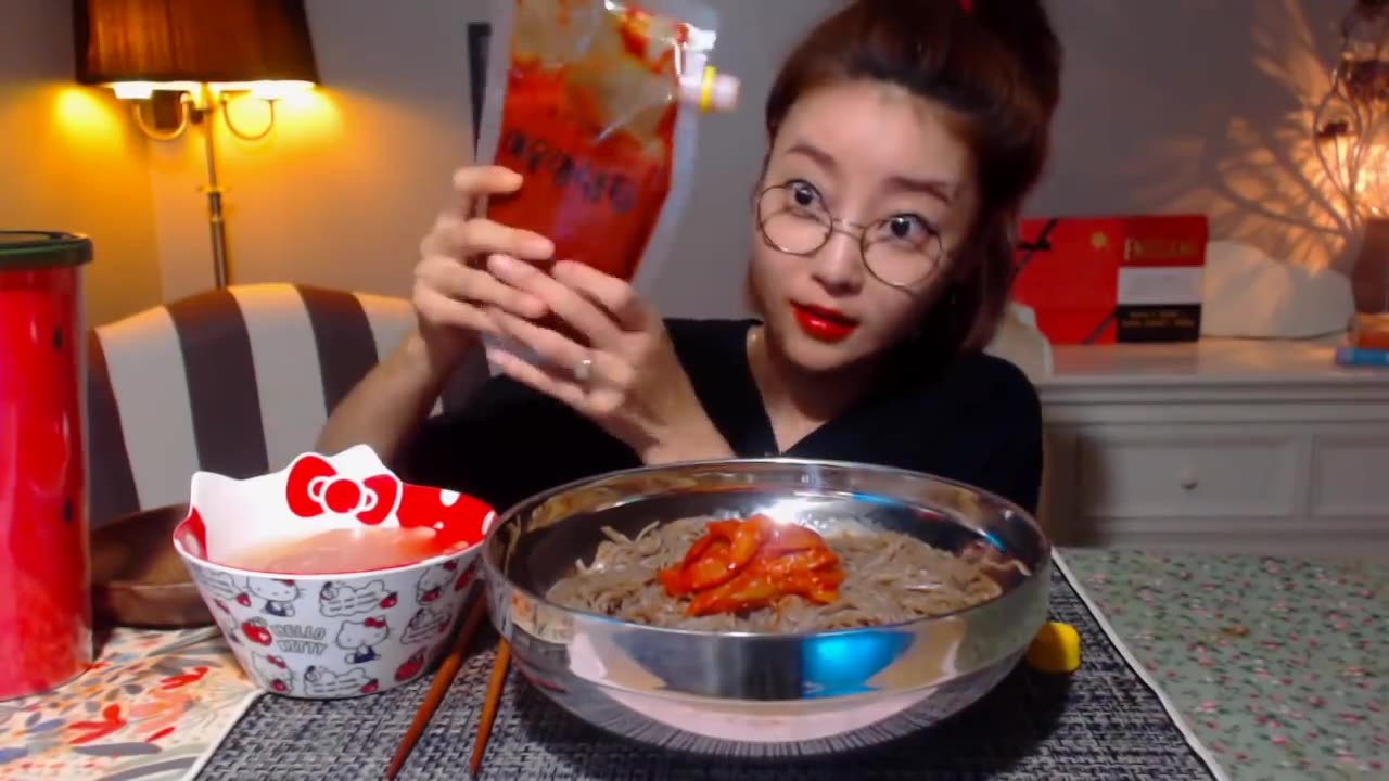 Spicy Bibim-naengmyeon Mukbang Challenge [Dorothy]