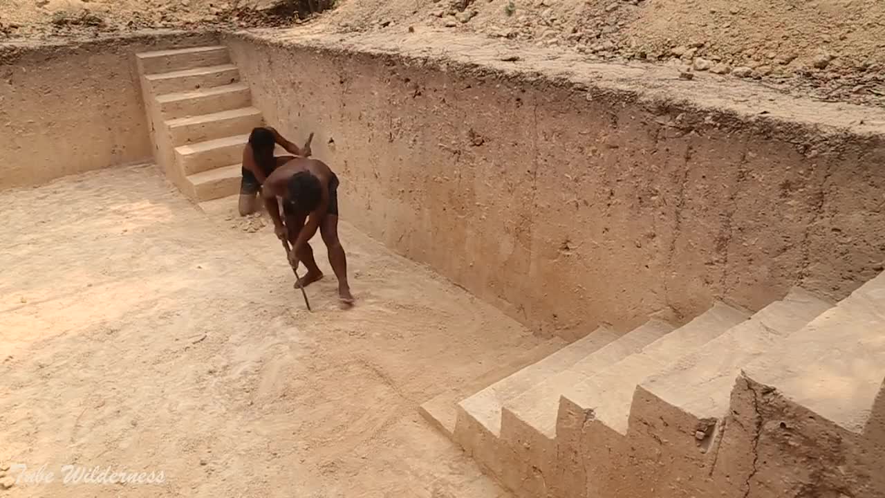 Build Underground Tunnel House and Palm Swimming Pool& Leaf Bathtub