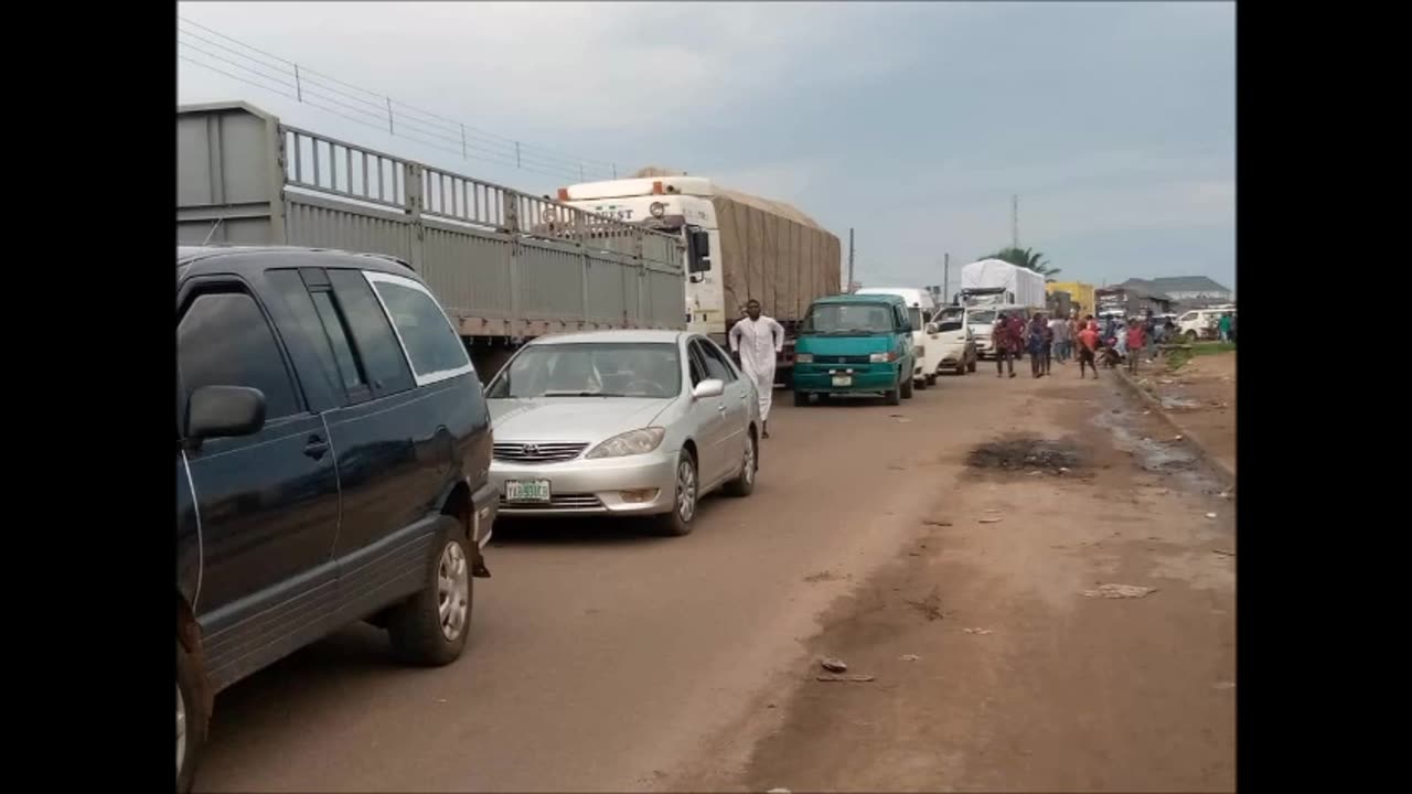 Protesting youths block highway over kidnapping of residents in Ondo community