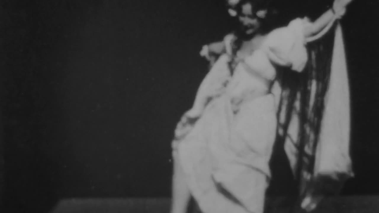 Ella Lola, A La Trilby (1898 Original Black & White Film)