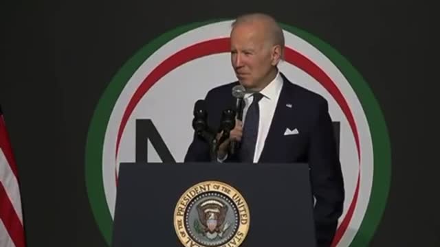 Joe Biden just sang Happy Birthday to MLK III's wife and straight up forgot her name lmfao😂