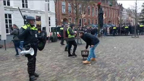 Escalation at Quran book burning in Arnhem, Netherlands