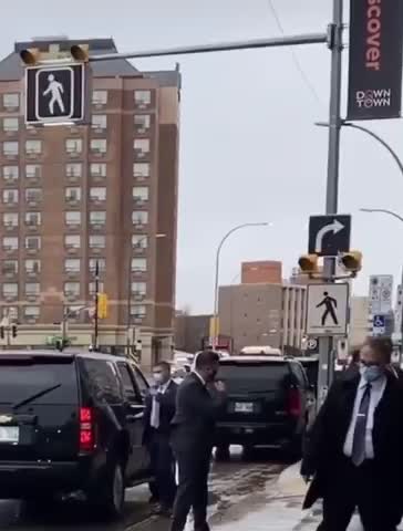 Justin arrives to fanfare