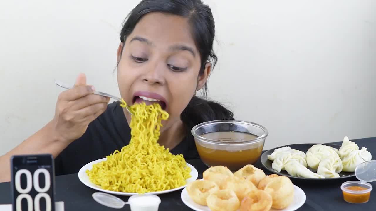 7 MINUTE Maggi Panipuri & Momo CHALLENGE 4000 RS CHALLENGE 🤑 #mukbang #challenge