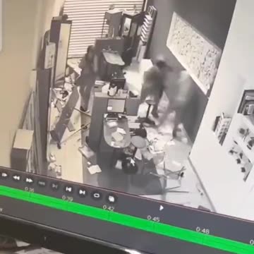 🇫🇷Francuskiej policji zabrakło cierpliwości do protestujących. Na nagraniach zarejestr