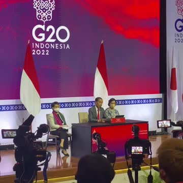 Indonesian President Answers New York Times Question About Poland