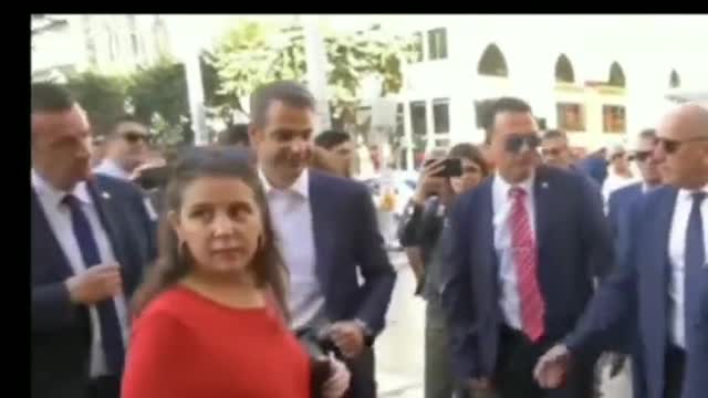 ΠΗΓΕ ΝΑ ΔΕΙ ΤΟΥΣ ΑΣΤΕΓΟΥΣ ΚΑΙ ΕΓΙΝΕ ΑΥΤΟ.