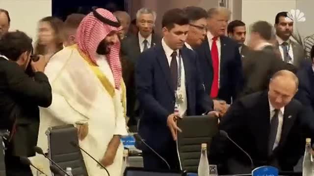 ΣΤΟ ΜΕΤΑΞΥ Ο ΠΟΥΤΙΝ