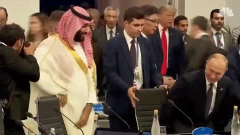 ΣΤΟ ΜΕΤΑΞΥ Ο ΠΟΥΤΙΝ