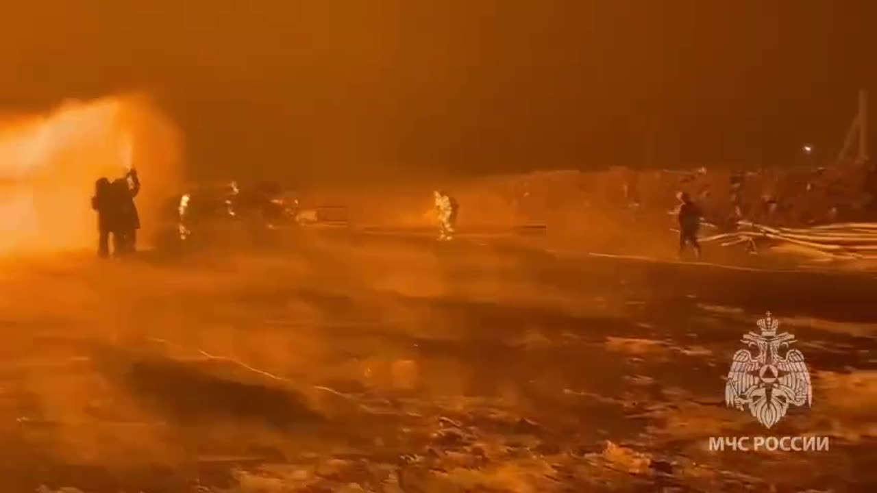 🔥👀 A fire broke out at an oil and gas drilling rig in the Orenburg region, Russia.
