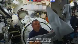 ¿Cómo se dobla la ropa en el espacio? Así es el difícil reto de este astronauta