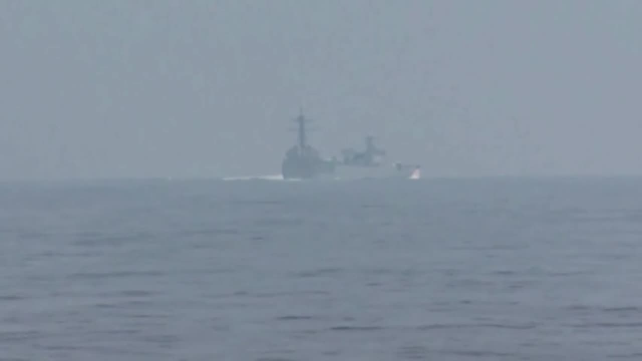 American Destroyer And Chinese Naval Ship Have Close Encounter In Tense Moment