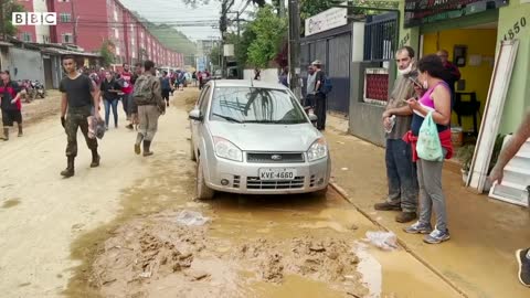 Deadly landslides wreak havoc in Petrópolis, Brazil - BBC News